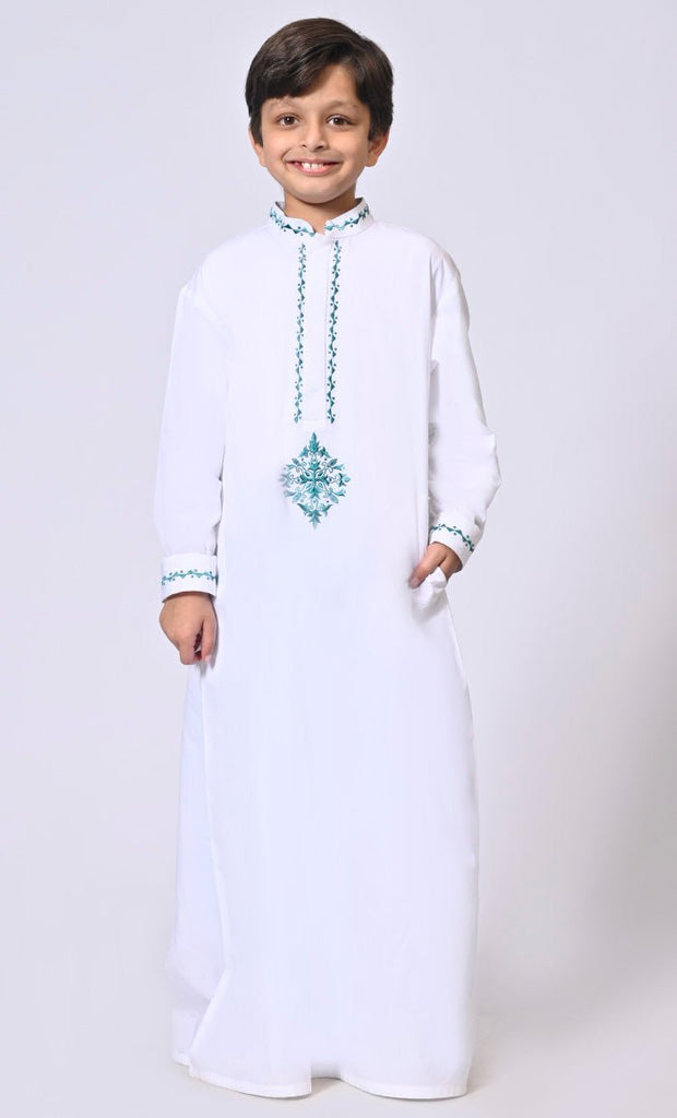 Artisanal Embroidery: Boy's White Embroidered Thobe With Pockets - EastEssence.com