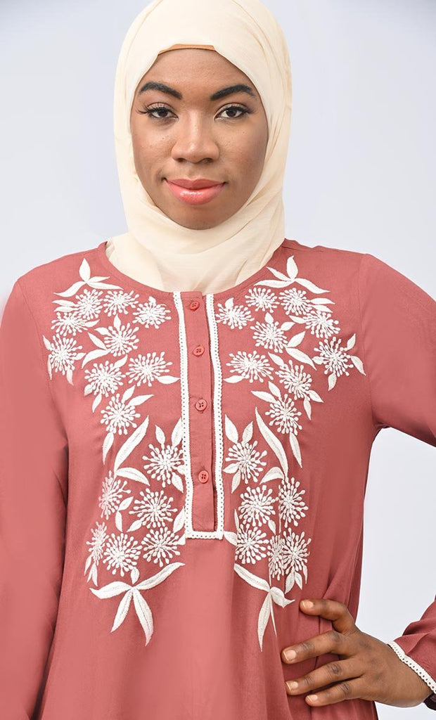 Jamila Women's Islamic Embroidered Set With Hijab And Pockets - EastEssence.com