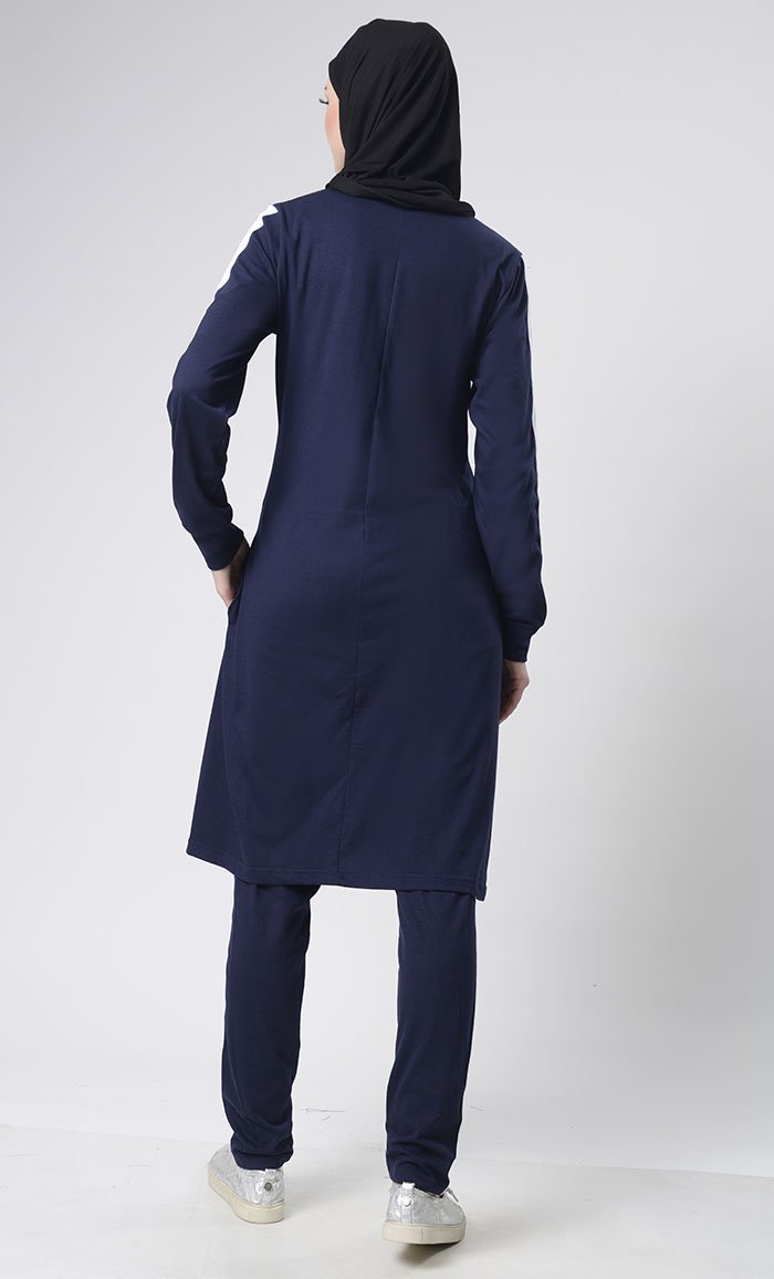 Ensemble de sport avec bandes latérales blanches détaillées – Bleu marine
