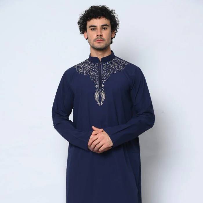 The Cultural Significance of the Men's Thobe in Middle Eastern Fashion