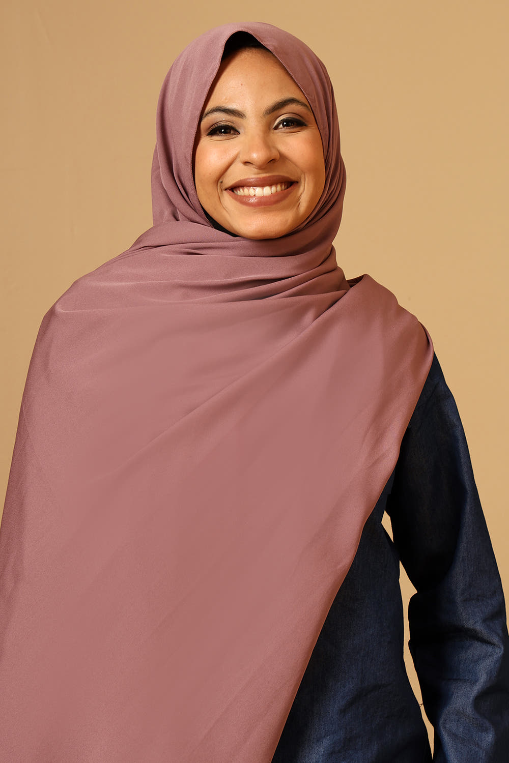 وشاح حجاب نسائي كاجوال بطبعة هندسية منقط