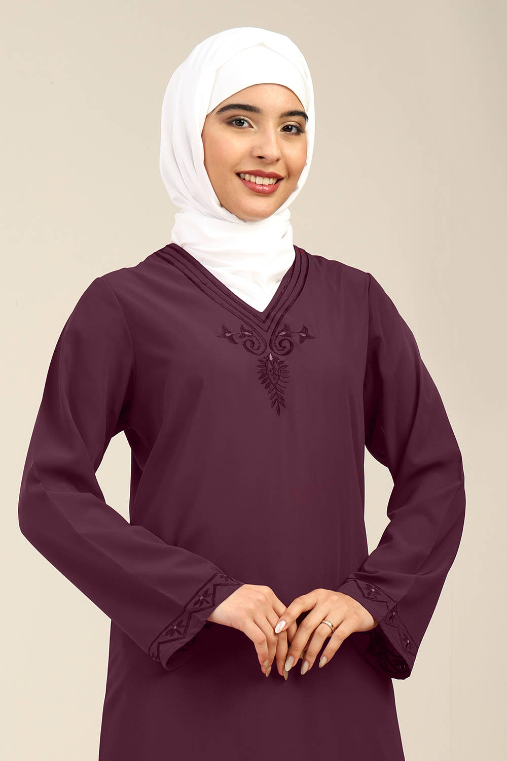 Ensemble robe abaya évasée et hijab avec panneau en dentelle