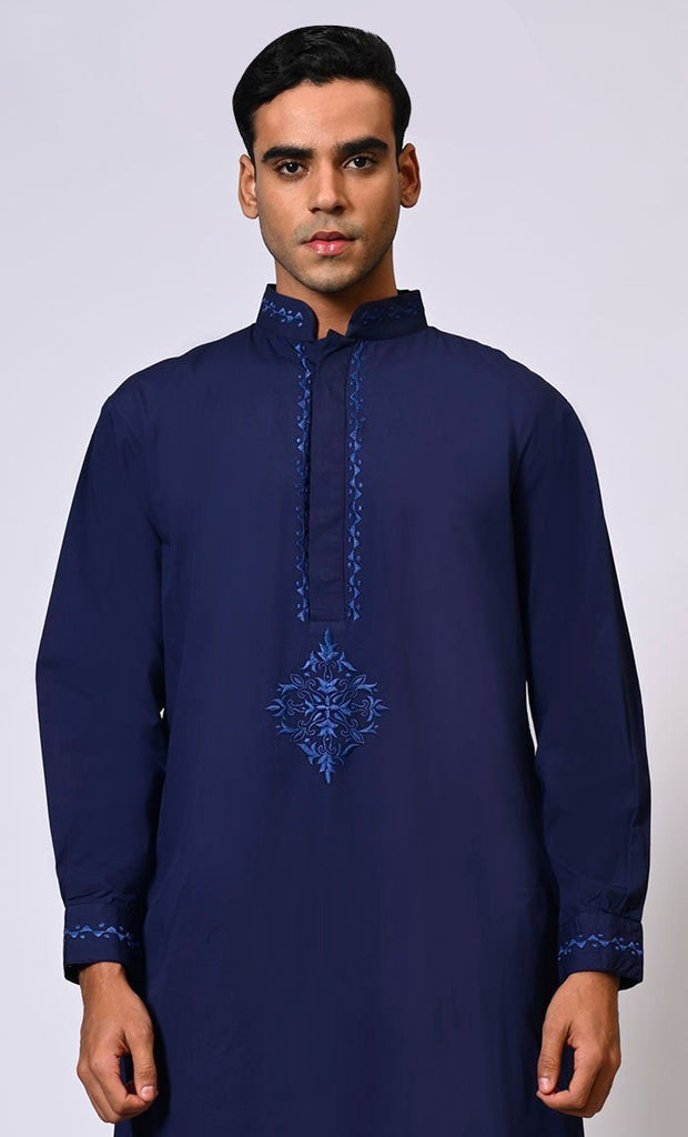 Artisanal Embroidery: Men's Navy Thobe Crafted with Attention to Detail - Final Sale - EastEssence.com