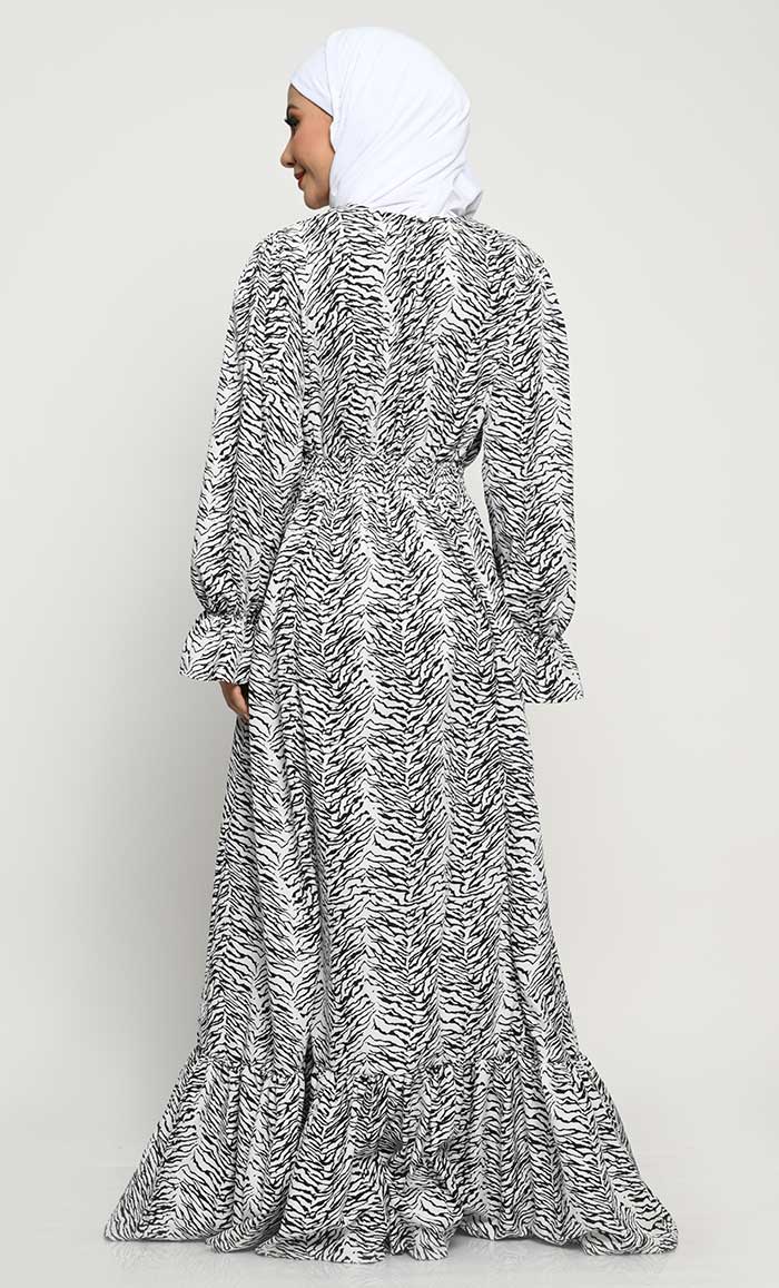 Basic Crepe Fabric Abaya with V - Neck and Pleated Bottom Panel - EastEssence.com