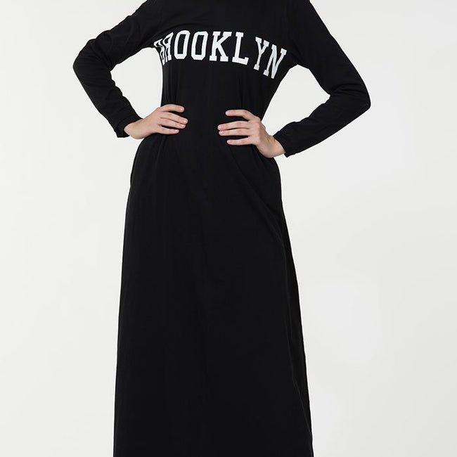 فستان عباية من Brooklyn Text Baisc للارتداء اليومي