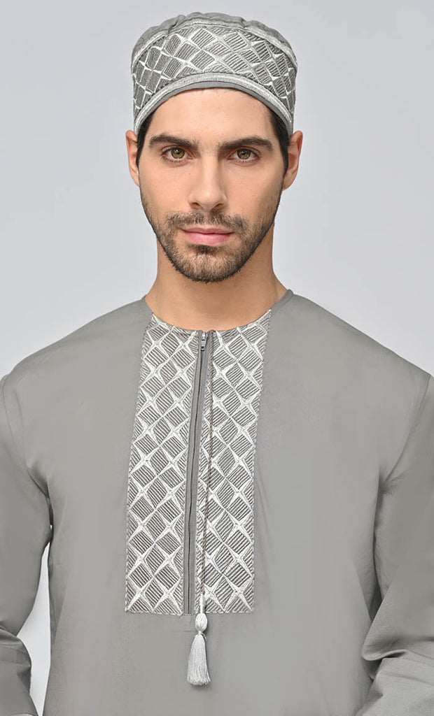 Buy Mens Geometric Embroidered Thobe/Jubba With Pockets And Kufi - Final Sale - EastEssence.com