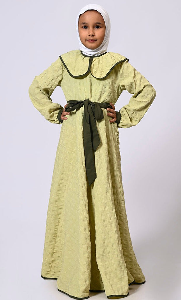 Chic Charm: Girls' Green Abaya with Peter Pan Collar and Loose Belt - EastEssence.com