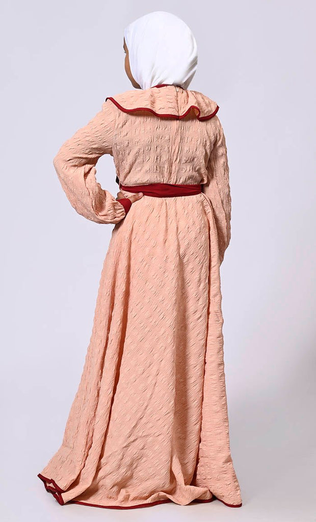 Chic Charm: Girls' Peach Abaya with Peter Pan Collar and Loose Belt - EastEssence.com