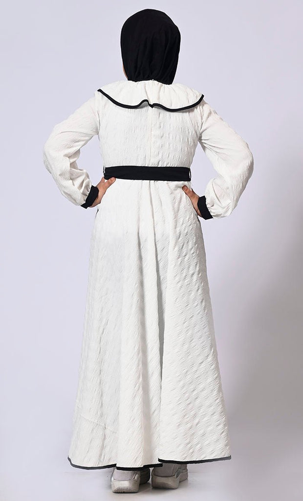 Chic Charm: Girls' White Abaya with Peter Pan Collar and Loose Belt - EastEssence.com