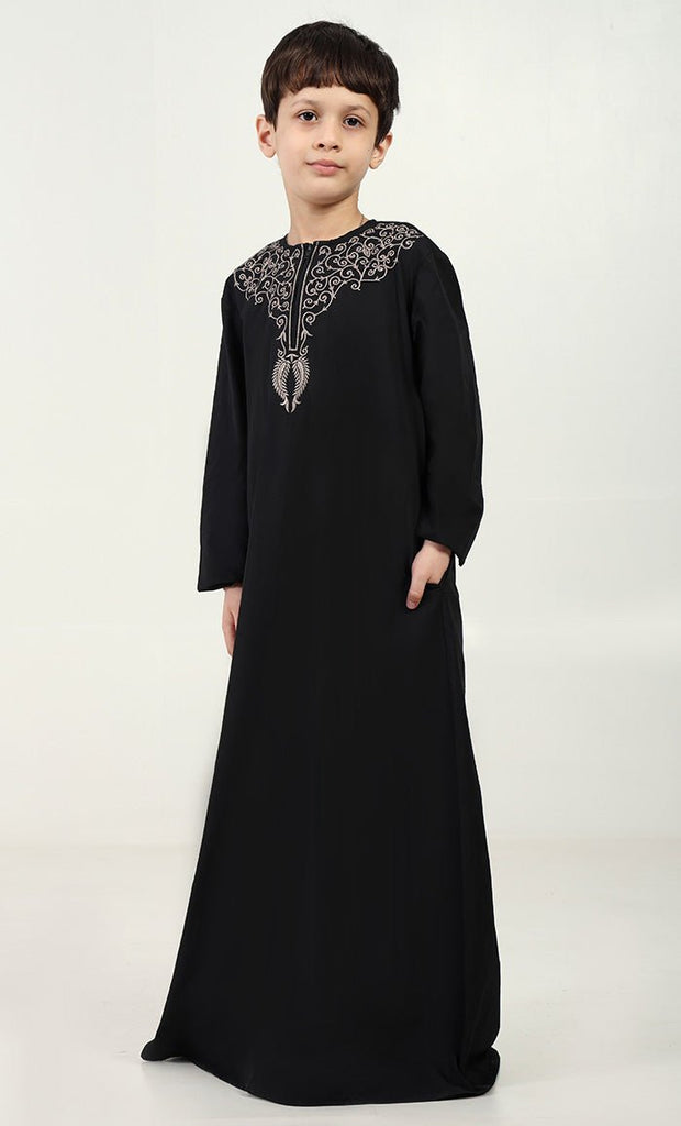 Cotton Poplin Thobe with Embroidered Neck & Zipper Opening - Black - EastEssence.com