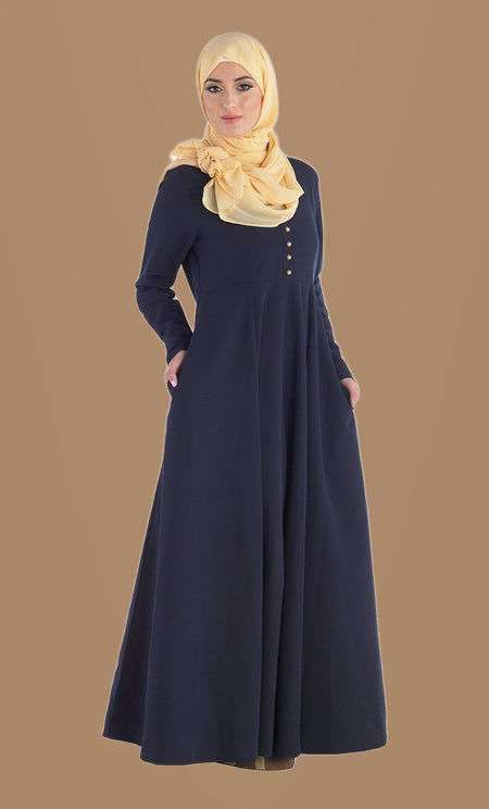 Abaya coupe évasée à détails de boutons dorés