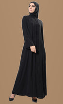 Ensemble abaya et hijab asymétrique à panneaux plissés et coupe évasée