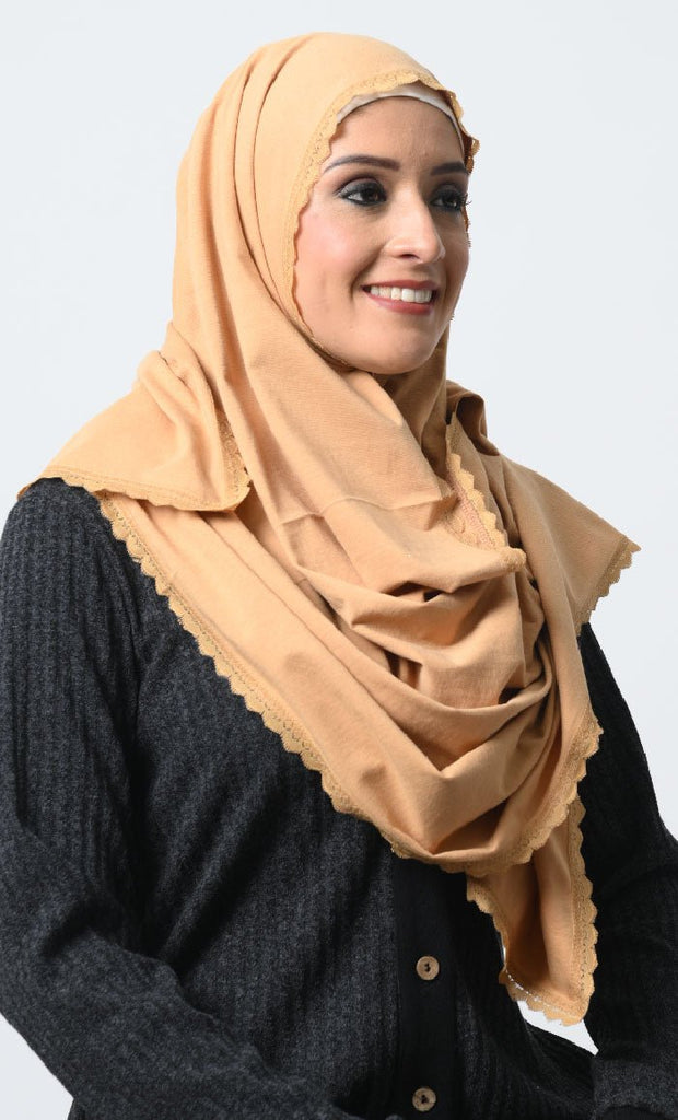 Elegant Cotton Jersey Hijab with Lace Detailing - EastEssence.com