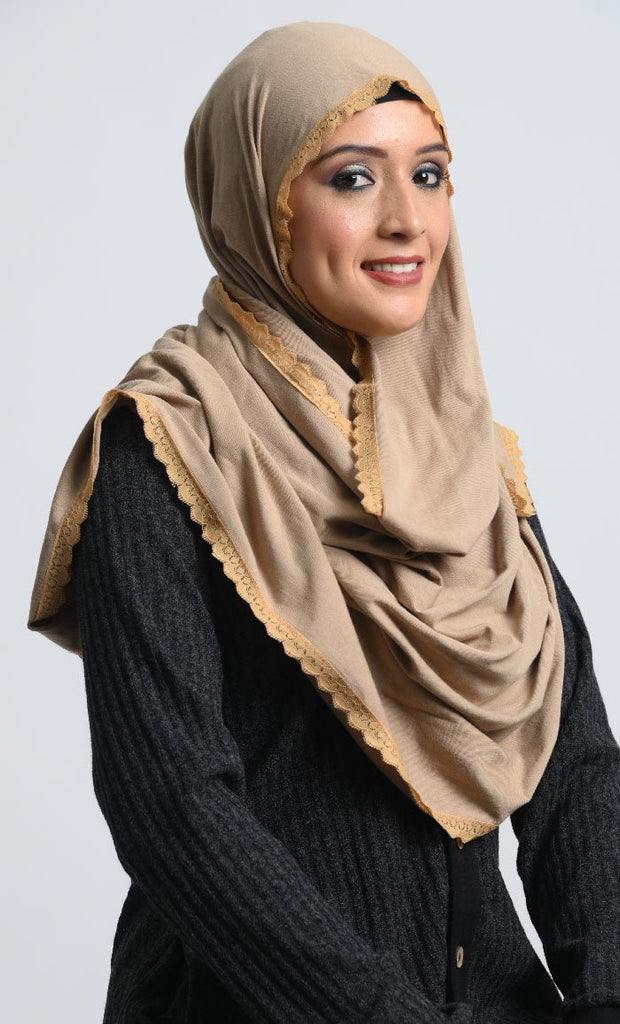 Elegant Cotton Jersey Hijab with Lace Detailing - EastEssence.com