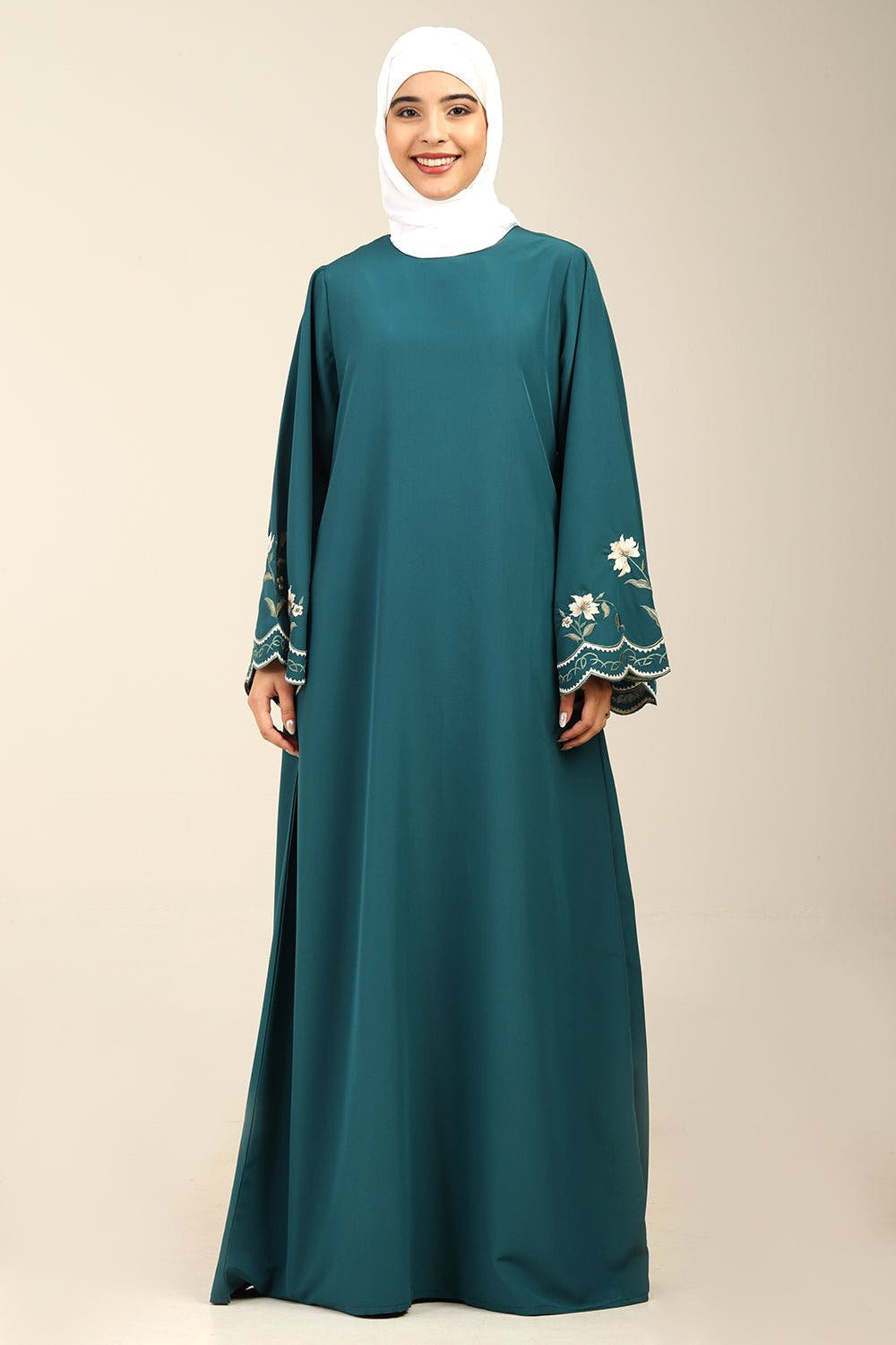 Ensemble robe abaya évasée et hijab avec panneau en dentelle