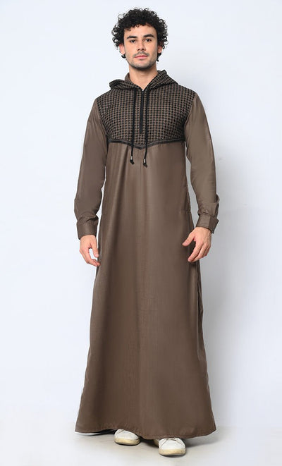 Geometric Embroidered Men's Brown Thobe with Hoodie and Pockets - EastEssence.com