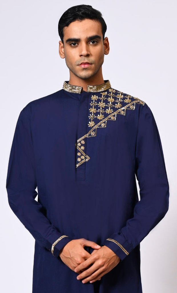 Handcrafted Elegance Traditional Men's Navy Thobe with Intricate Details - Final Sale - EastEssence.com