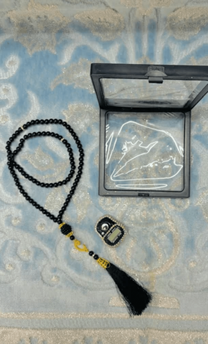 Luxury Islamic Gift Set ·Prayer Rug, Wooden Rehal & Tasbeeh - Black - EastEssence.com