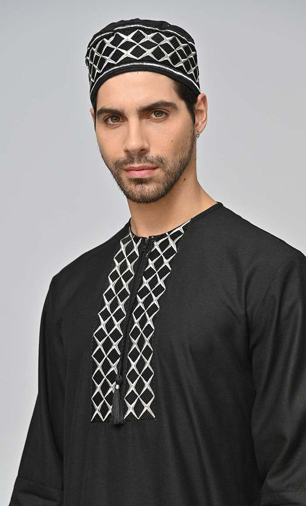 Mens Arabic Geometric Embroidered Thobe/Jubba With Pockets And Kufi - Final Sale - EastEssence.com