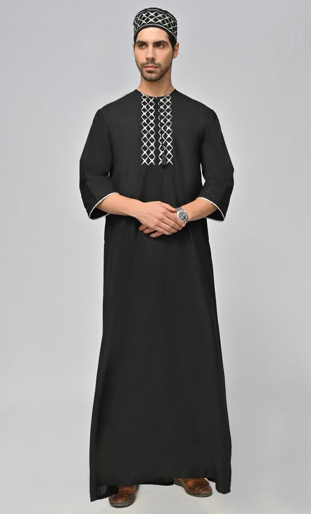 Mens Arabic Geometric Embroidered Thobe/Jubba With Pockets And Kufi - Final Sale - EastEssence.com