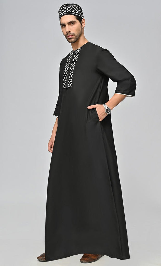 Mens Arabic Geometric Embroidered Thobe/Jubba With Pockets And Kufi - Final Sale - EastEssence.com