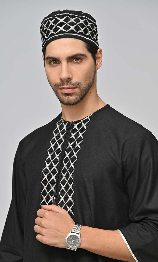 Mens Arabic Geometric Embroidered Thobe/Jubba With Pockets And Kufi - Final Sale - EastEssence.com