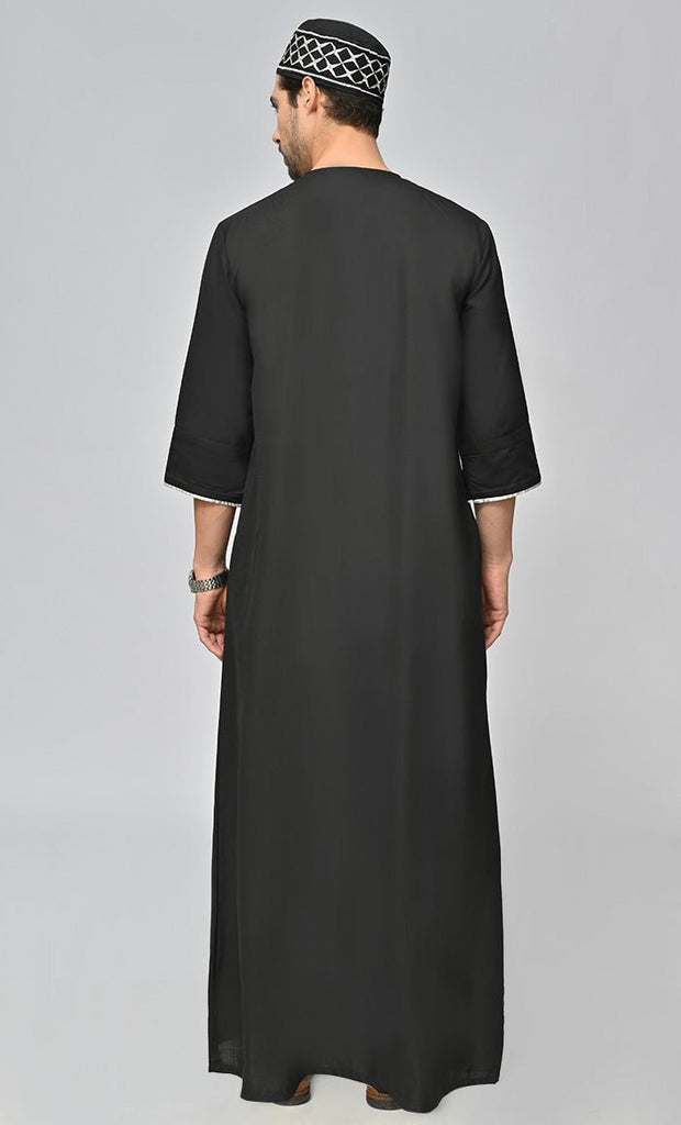 Mens Arabic Geometric Embroidered Thobe/Jubba With Pockets And Kufi - Final Sale - EastEssence.com