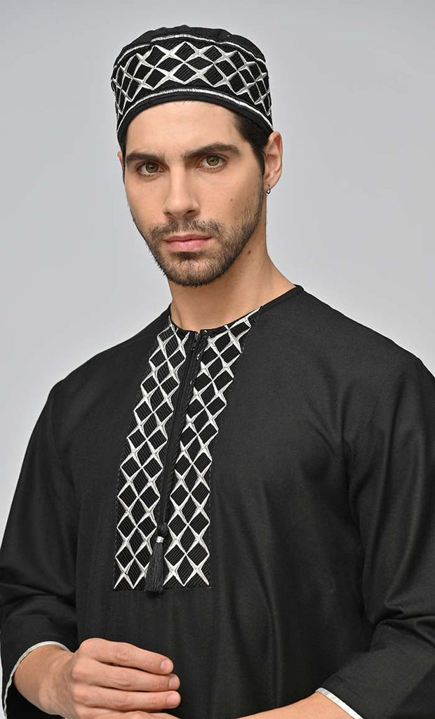 Mens Arabic Geometric Embroidered Thobe/Jubba With Pockets And Kufi - Final Sale - EastEssence.com