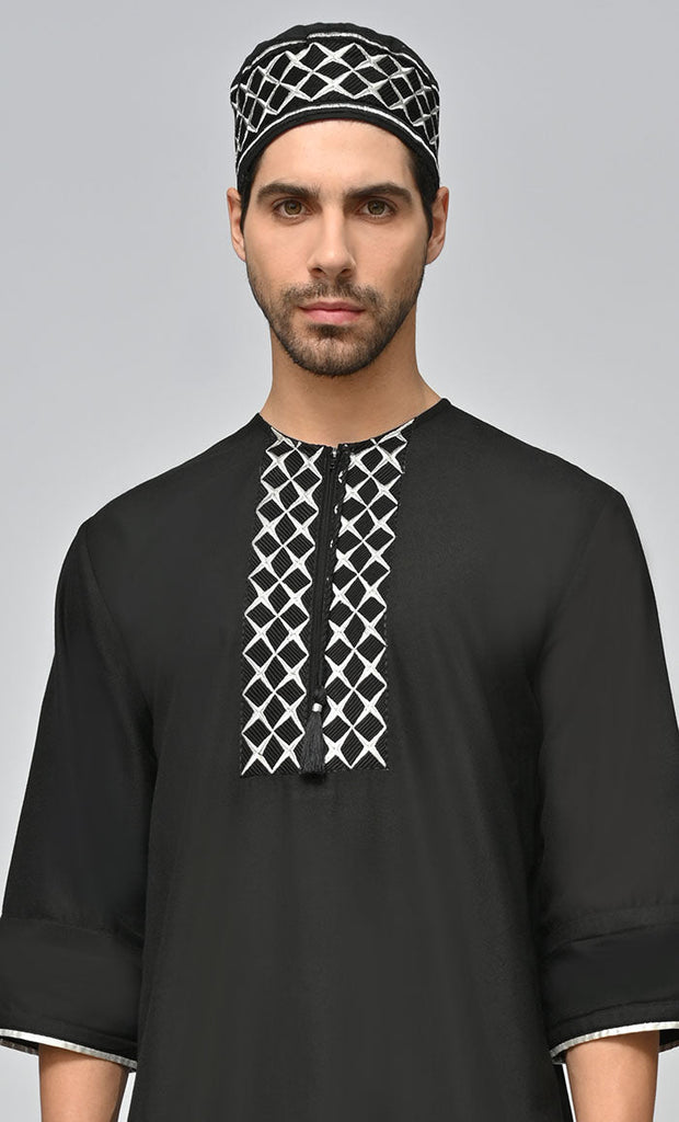 Mens Arabic Geometric Embroidered Thobe/Jubba With Pockets And Kufi - Final Sale - EastEssence.com