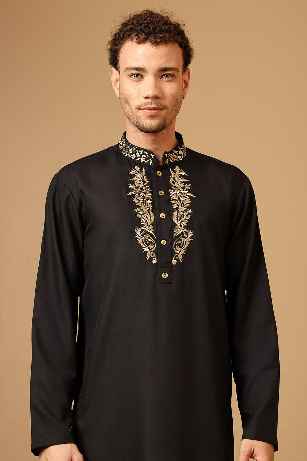 Men's contrast embroidered Thobe - EastEssence.com