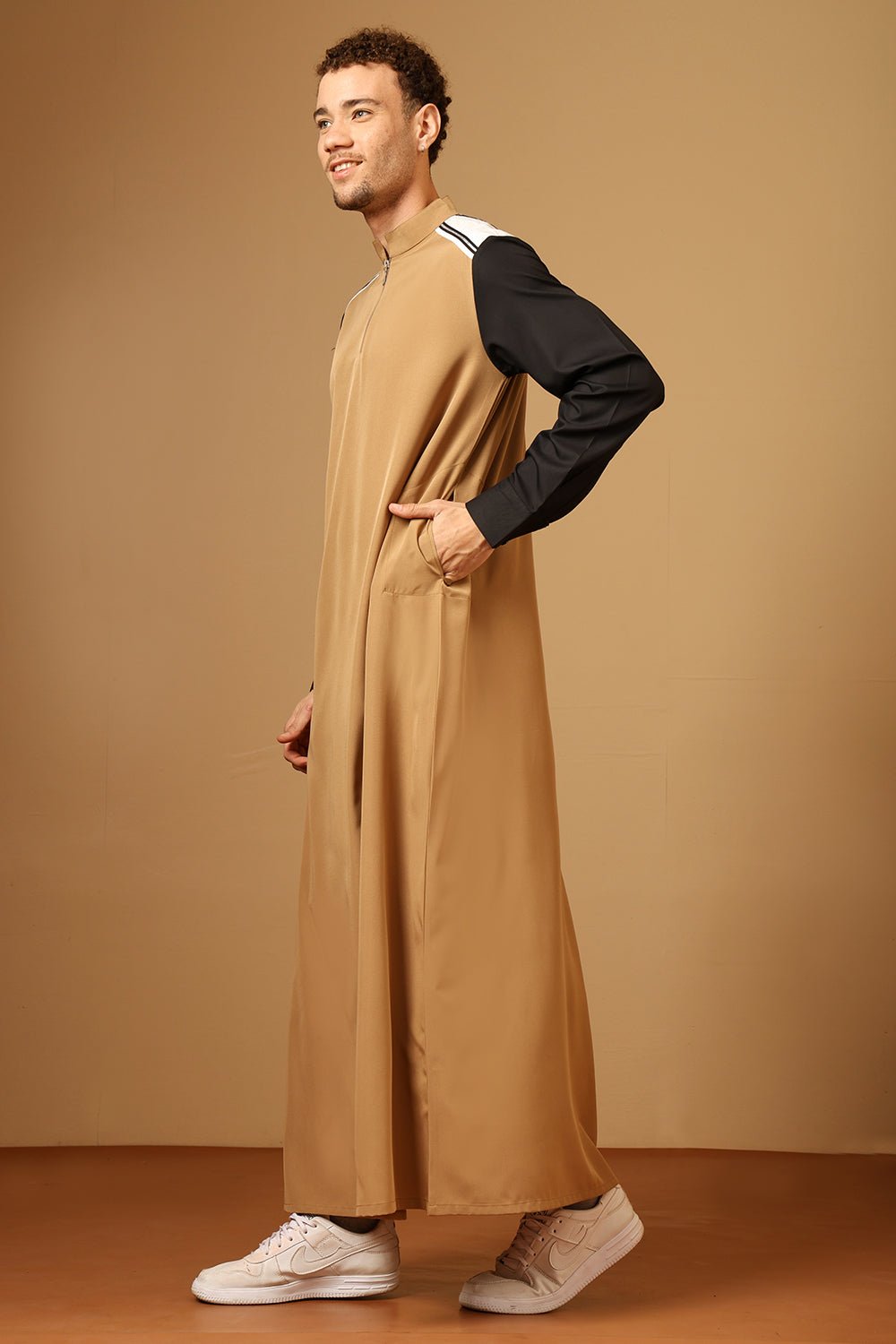 Men’s Nida Sports Thobe with Mandarin Collar & Zipper - EastEssence.com