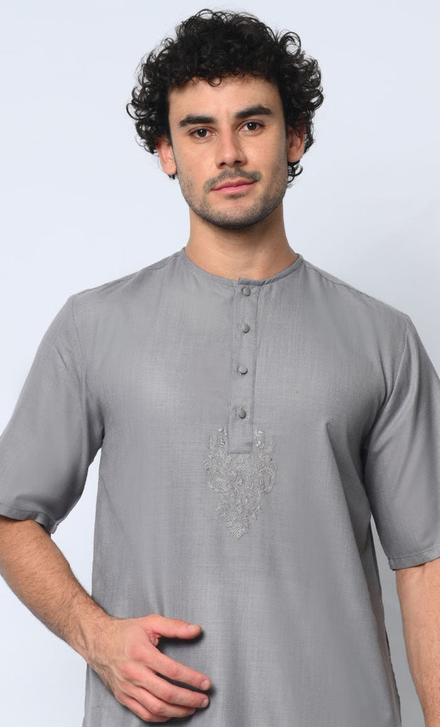 Modern Classic: Men's Grey Thobe with Embroidered Motif and Pockets - EastEssence.com