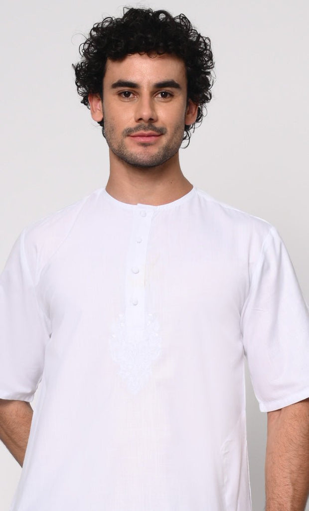 Modern Classic: Men's White Thobe with Embroidered Motif and Pockets - EastEssence.com