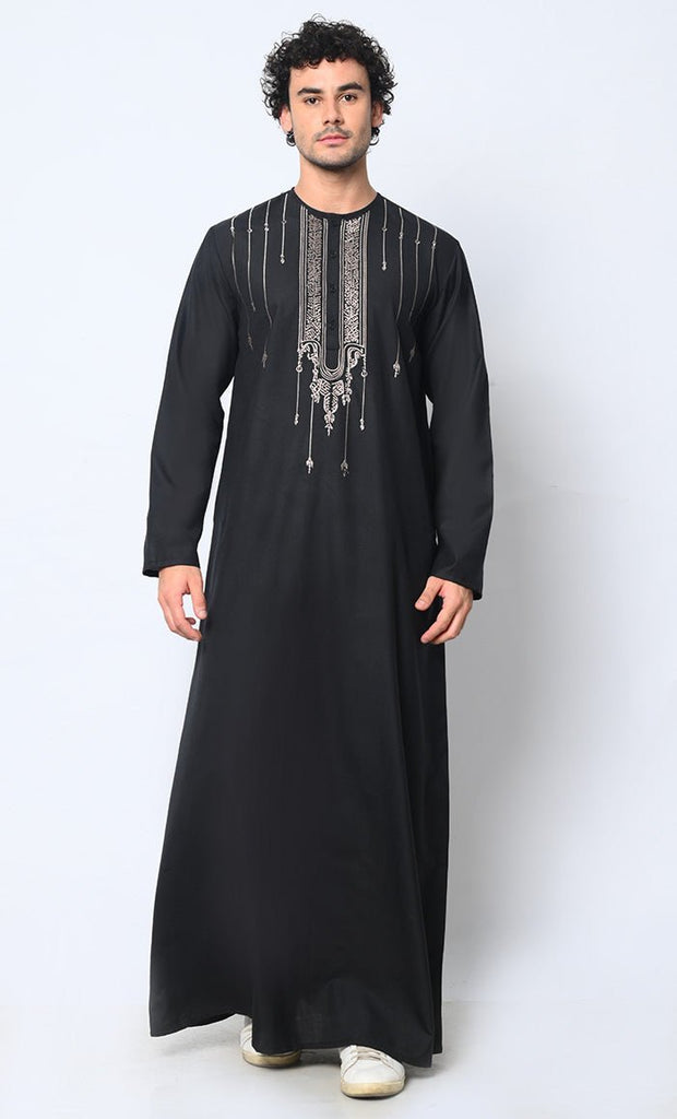 Ornate Reverence: Islamic Embroidered Men's Black Thobe with Pockets - EastEssence.com