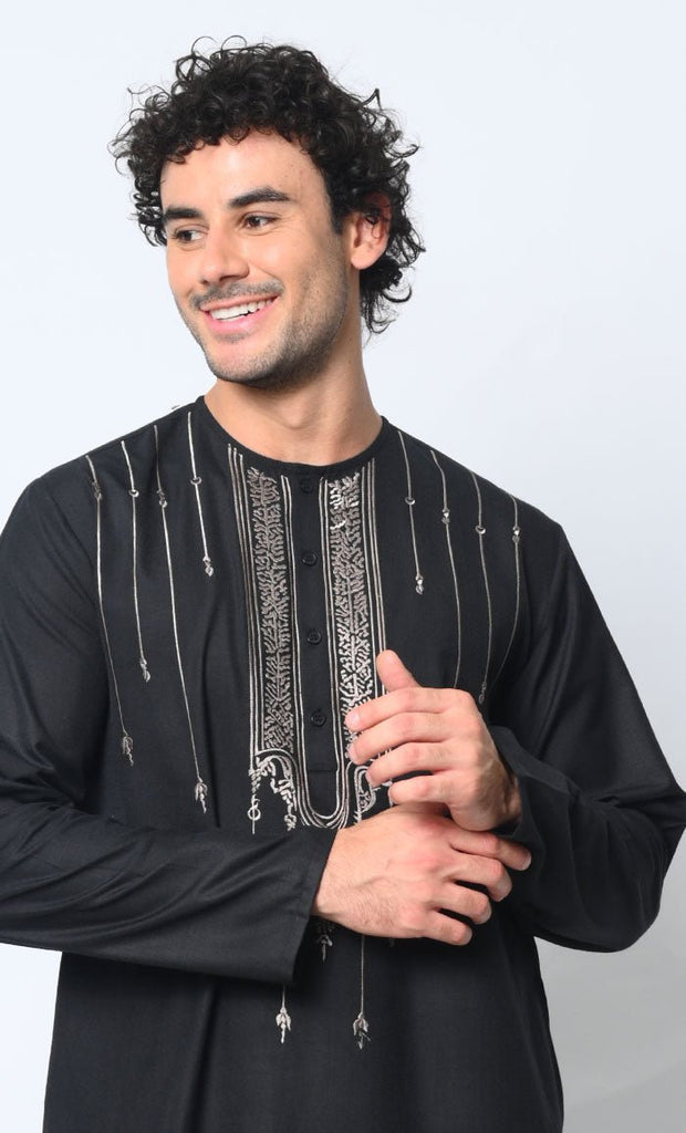 Ornate Reverence: Islamic Embroidered Men's Black Thobe with Pockets - EastEssence.com