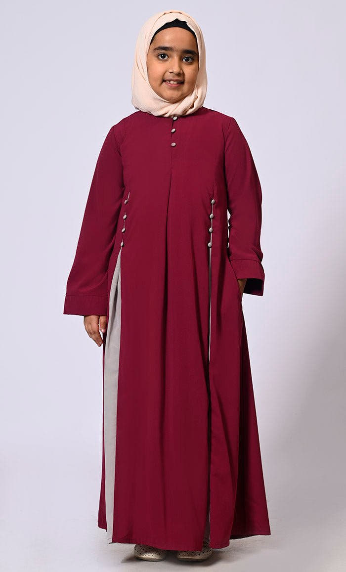 Abaya pour fille avec détails de boutons et poches latérales