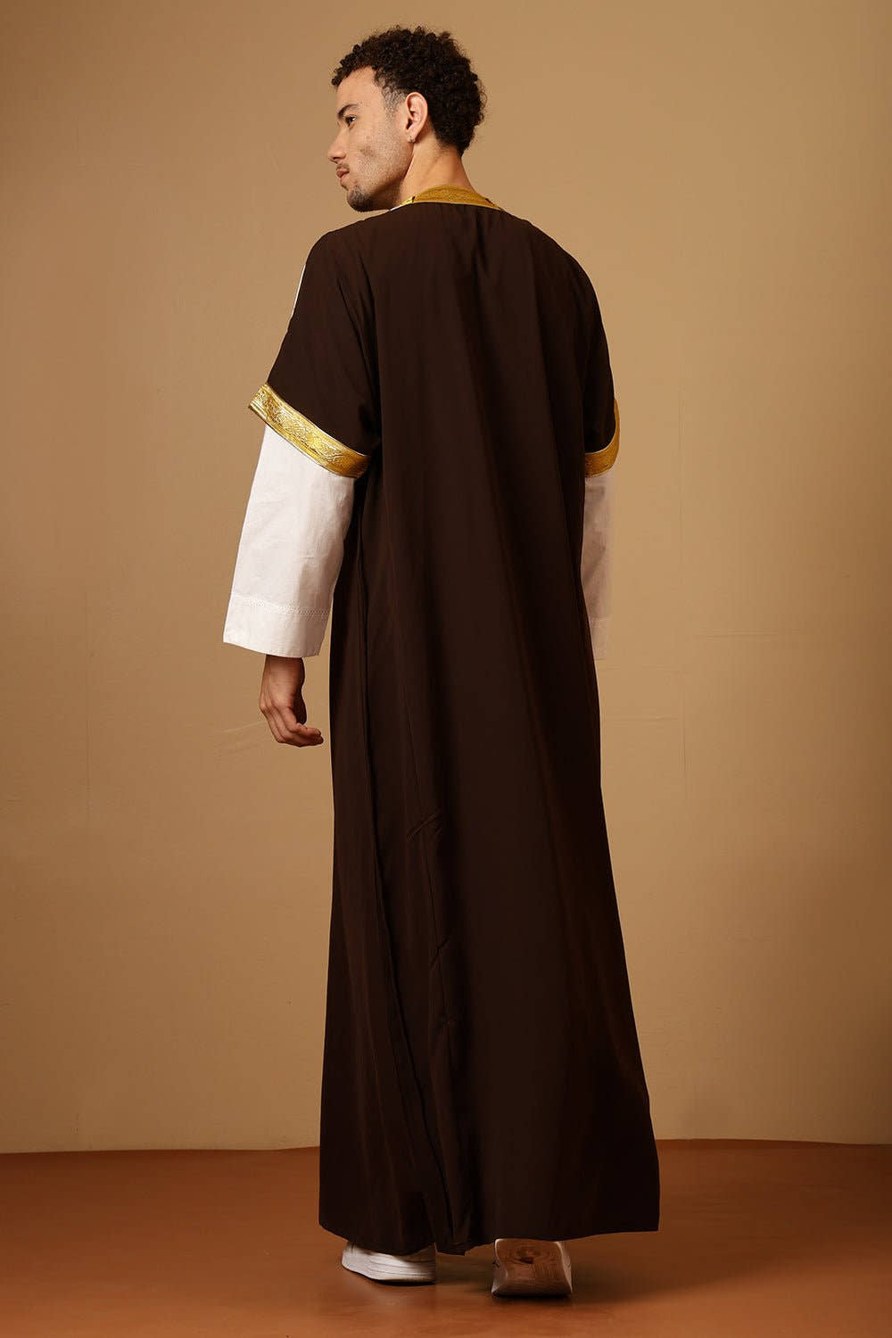 Traditional Arabic Bisht Set with Drawstring Tie - EastEssence.com