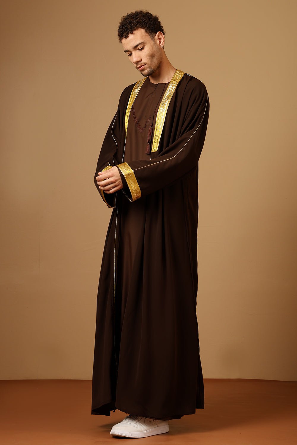 Traditional Arabic Brown Bisht matching inner Set with Drawstring Tie - EastEssence.com