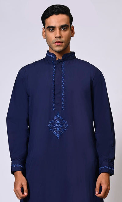 Artisanal Embroidery: Men's Navy Thobe Crafted with Attention to Detail - EastEssence.com