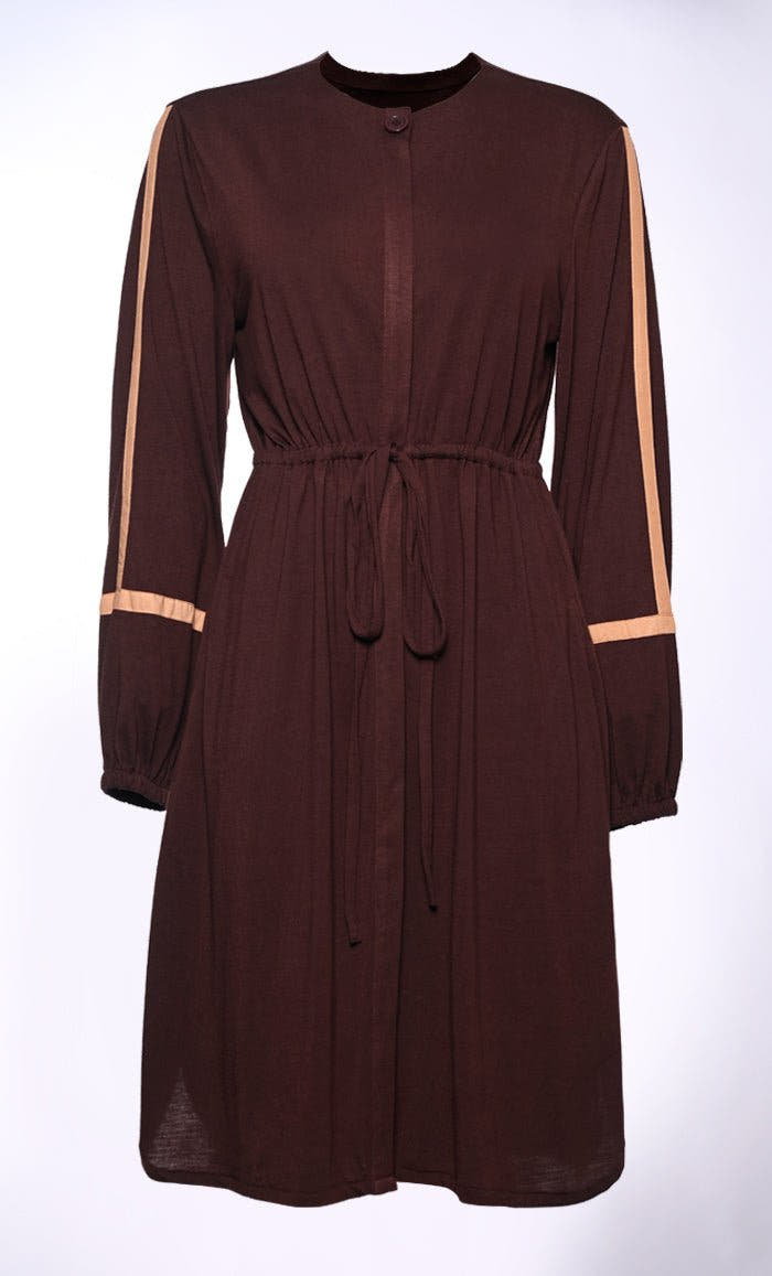 Tunique boutonnée avec bordure de couleur contrastante (marron)