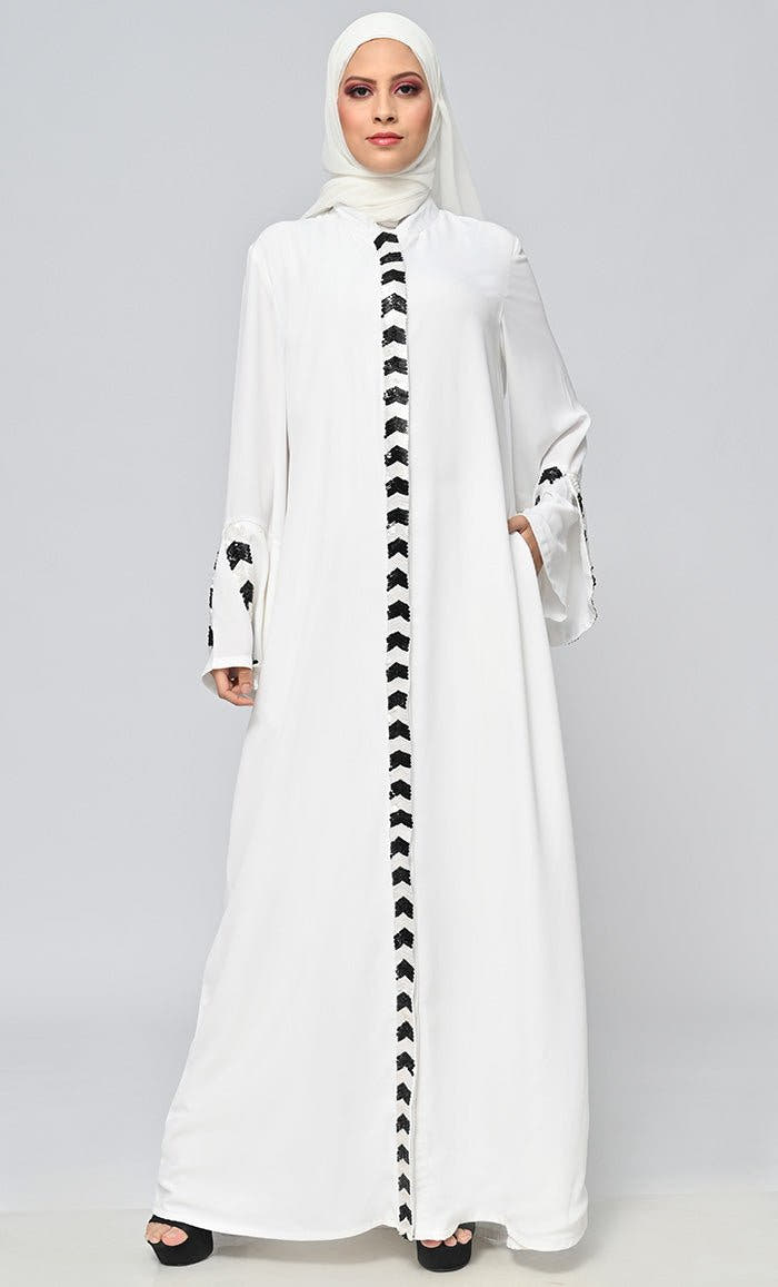 Abaya blanche à détails de sequins islamiques