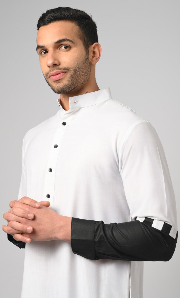 Contrast Black Panel Detailed Thobe With Pockets - EastEssence.com