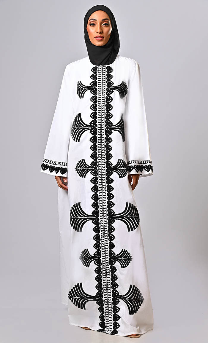 Abaya de créateur à détails de broderie Aari noire, style moghol islamique