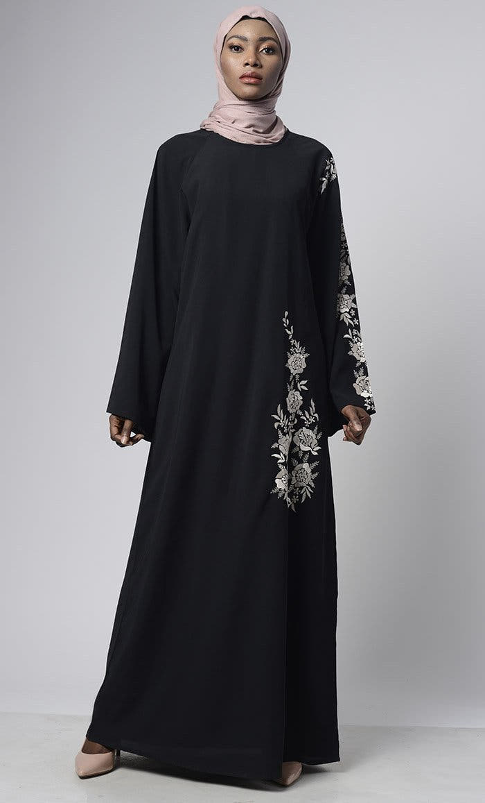 Abaya de Dubaï brodée de fils floraux