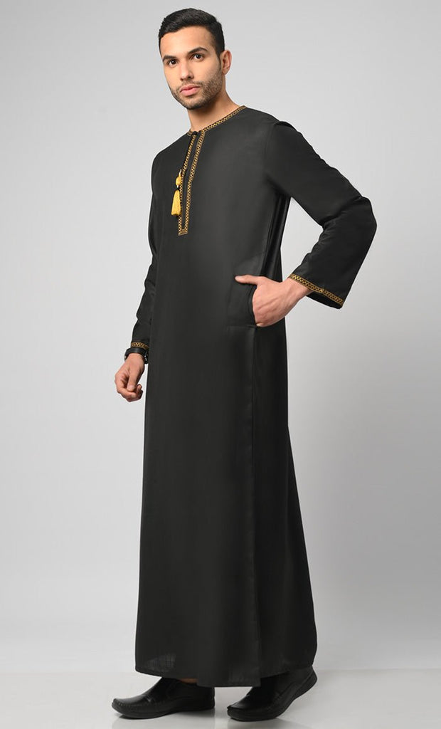 Men's Arabian Golden Embroidery And Tassel Detail Thobe - EastEssence.com