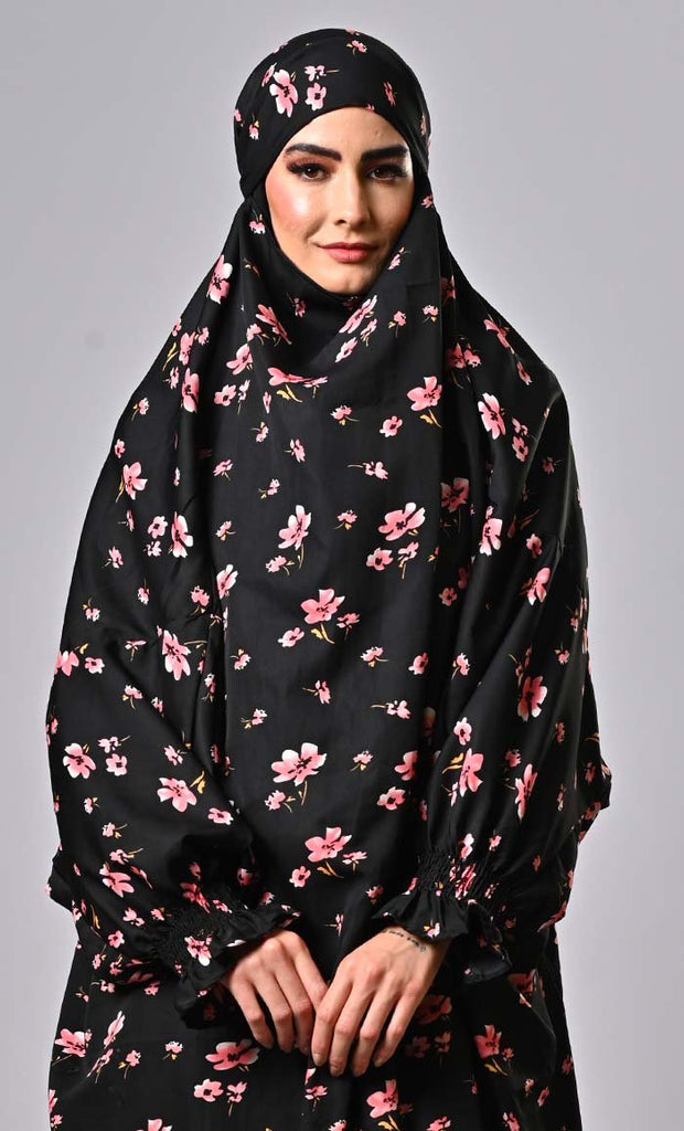 Modest Islamic printed khimar with elasted cuffs