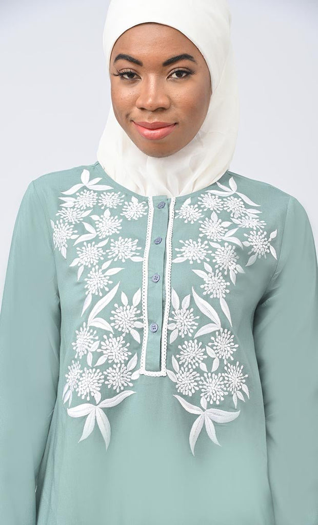Modest Women's Islamic Embroidered Set With Hijab And Pockets - EastEssence.com