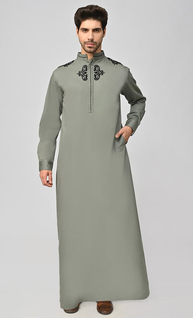 New Modest Islamic Mens Thobe/Juba With Embroidery And Pockets - EastEssence.com