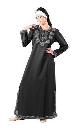 Abaya Ruksana coupe trapèze brodée au fil