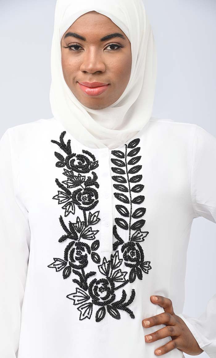 White Modest Islamic Embroidered Set With Hijab And Pockets - EastEssence.com